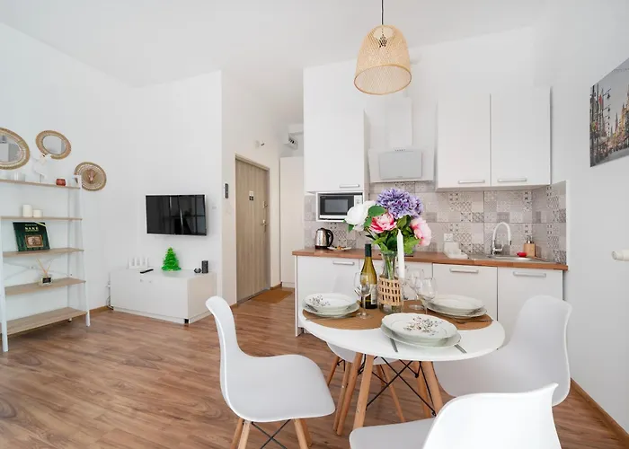 Sunshine Wolczanska 53 With Parking - By Rentujemy *