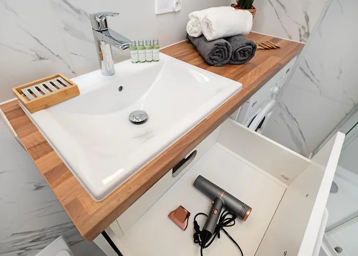 Sunshine Wolczanska 53 With Parking - By Rentujemy